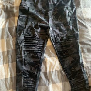 Constantly Varied Gear Camo Moto Capris RARE CVG
